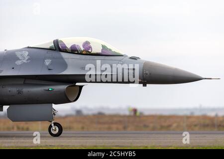 United Staes Air Force (USAF), Lockheed F-16CJ, tassì all'aeroporto di Avalon. Foto Stock