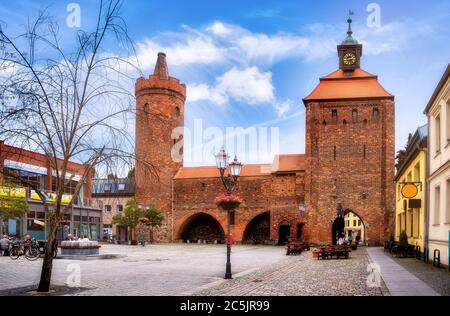 Steintor (porta di pietra) e Hungerturm (Torre della fame) a Bernau, vicino a Berlino, Germania Foto Stock