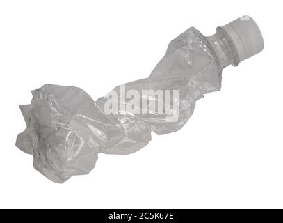 Flacone di plastica frantumata isolato su bianco. Foto con tracciato di ritaglio. Foto Stock