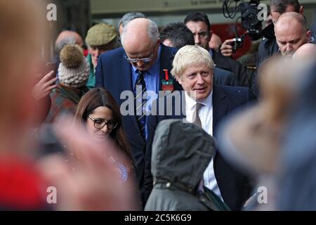 Il primo ministro Boris Johnson alla fiera invernale reale del Galles il 25 novembre 2019. Boris Johnson fa una passeggiata con Brecon e Radnor Conserva Foto Stock