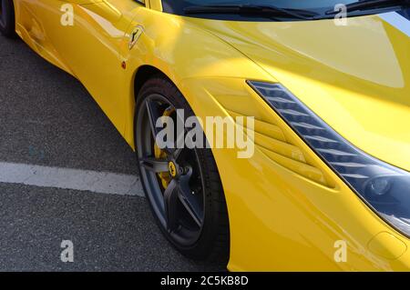 Scarperia (Firenze), Italia - Marzo 2018 : dettaglio di una Ferrari nel Paddock del Mugello. Foto Stock