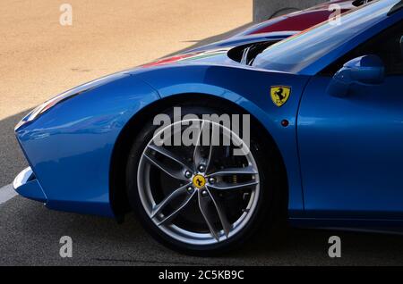 Scarperia (Firenze), Italia - Marzo 2018 : dettaglio di una Ferrari nel Paddock del Mugello. Foto Stock