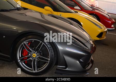 Scarperia (Firenze), Italia - Marzo 2018 : dettaglio di una Ferrari nel Paddock del Mugello. Foto Stock