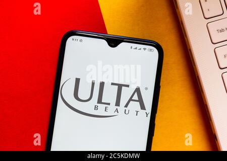 In questa illustrazione fotografica viene visualizzato il logo Ulta Beauty sullo smartphone. Foto Stock