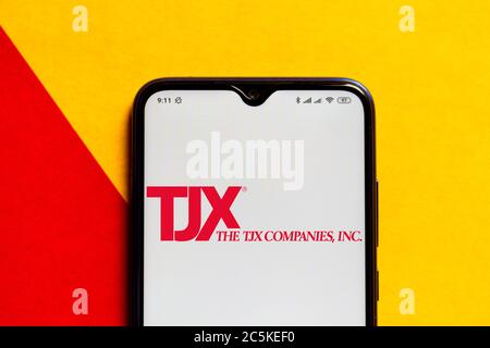 Brasile. 28 Marzo 2020. In questa illustrazione fotografica viene visualizzato il logo TJX Companies sullo smartphone. Credit: Rafael Henrique/SOPA Images/ZUMA Wire/Alamy Live News Foto Stock