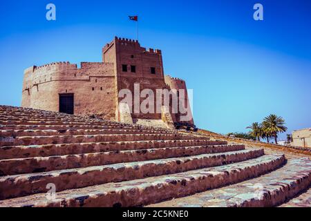 Fujairah Fort è un forte nella città di Fujairah Emirati Arabi Uniti UAE storico punto di riferimento 16 ° secolo Castello più antico Foto Stock