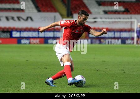 Londra, Regno Unito. 03 luglio 2020. Adam Matthews di Charlton Athletic in azione durante il gioco. EFL Skybet Championship, Charlton Athletic contro Millwall presso la Valley di Londra venerdì 3 luglio 2020. Questa immagine può essere utilizzata solo per scopi editoriali. Solo per uso editoriale, licenza richiesta per uso commerciale. Non si può usare nelle scommesse, nei giochi o nelle pubblicazioni di un singolo club/campionato/giocatore. pic by Steffan Bowen/Andrew Orchard sports photography/Alamy Live news Credit: Andrew Orchard sports photography/Alamy Live News Foto Stock