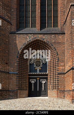 Portale d'ingresso, chiesa di San Nicola, Wismar, Meclemburgo-Pomerania occidentale, Germania Foto Stock