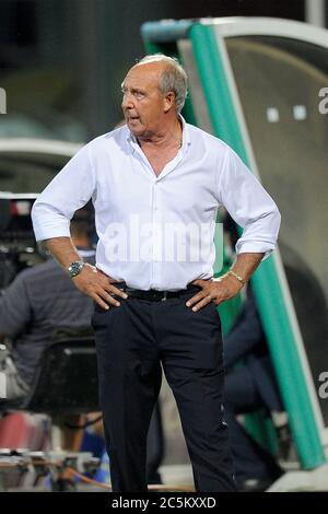 Salerno, Italia 3 luglio 2020. Gian Piero Ventura allenatore di Salernitana, durante una partita del campionato italiano Serie B tra Salernitana - Juve Stabia si è conclusa con la vittoria di Salernitana, partita giocata allo stadio Arechi di Salerno. Credit: Vincenzo Izzo / Alamy Live News Foto Stock