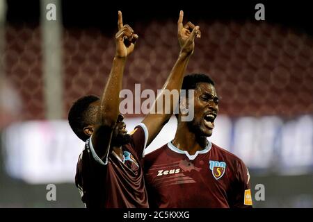 Salerno, Italia 3 luglio 2020. Akpa Akpro, durante una partita nel campionato italiano Serie B tra Salernitana - Juve Stabia si è conclusa con la vittoria di Salernitana, una partita giocata allo stadio Arechi di Salerno. Credit: Vincenzo Izzo / Alamy Live News Foto Stock