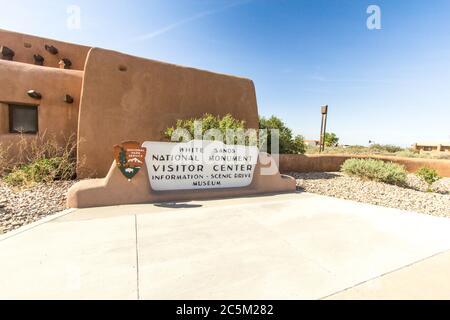 Alamogordo, New Mexico, USA - 28 aprile 2019: Ingresso al White Sands National Monument Visitor Center nel New Mexico. Foto Stock