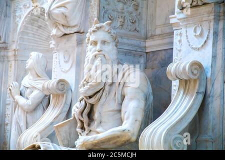 La statua di Michelangelo del Mosè nella Basilica di San Pietro vincoli a Roma Foto Stock