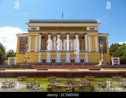 Almaty, Kazakhstan - 10 giugno 2018: Teatro dell'Opera e del Balletto accademico di Stato intitolato Abai ad Almaty, Kazakhstan Foto Stock