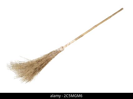 Scopa con manico di bambù isolato su sfondo bianco Foto Stock