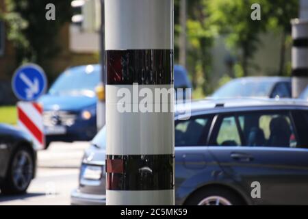 Primo piano di una trappola della velocità Foto Stock