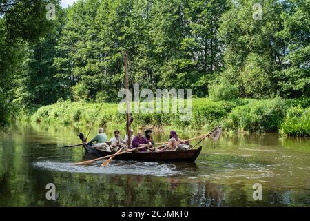 Gita in barca - repliche di un vecchio Drakkar Foto Stock