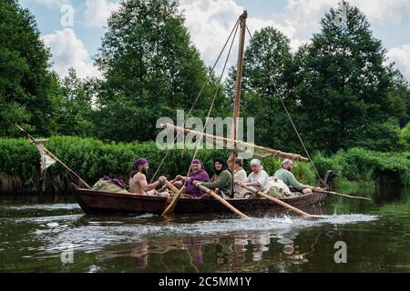 Gita in barca - repliche di un vecchio Drakkar Foto Stock