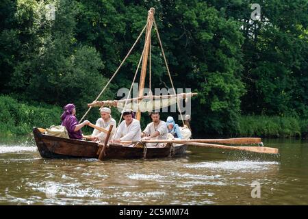 Gita in barca - repliche di un vecchio Drakkar Foto Stock