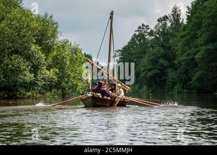 Gita in barca - repliche di un vecchio Drakkar Foto Stock