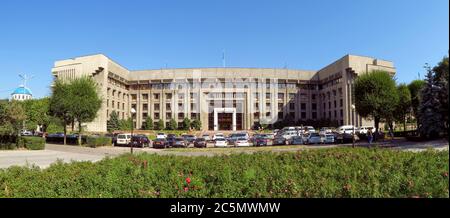 Almaty, Kazakhstan - 8 settembre 2017: Vista panoramica della costruzione della banca Halyk del Kazakhstan. Foto Stock