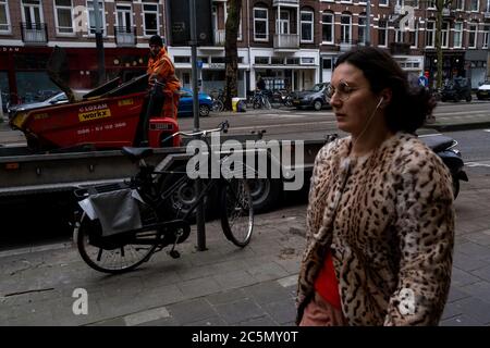 Amsterdam. Situazione dei Paesi Bassi in relazione al coronavirus, dove la maggior parte delle imprese è ferma e sono state adottate misure di sicurezza Foto Stock