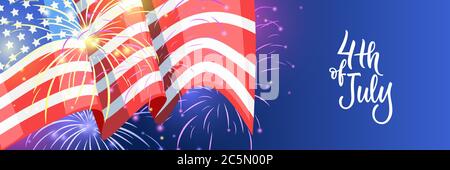 4 luglio calligrafia disegnata a mano scritta su sfondo blu con bandiera americana sventolante e fuochi d'artificio. Banner orizzontale USA Independence Day con c Illustrazione Vettoriale