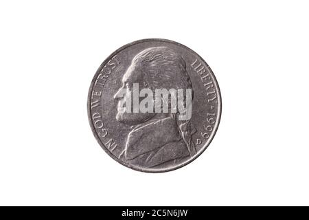 Moneta di nichel a metà moneta (25 centesimi) datata 1999 con un ritratto di Thomas Jefferson tagliato e isolato su uno sfondo bianco Foto Stock