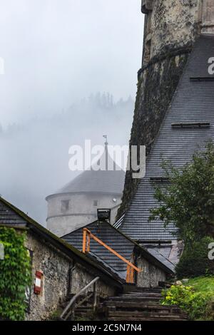 Visita al castello di Hohenwerfen a Salzkammergut, Austria Foto Stock