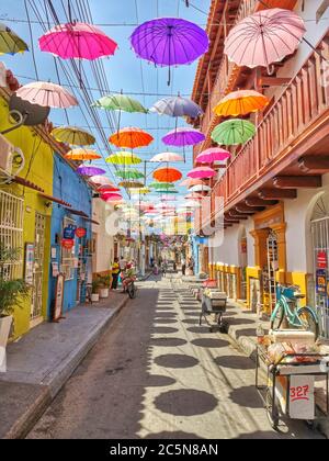 Strade colorate di Getsemani a Cartagena, Colombia Foto Stock