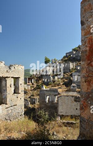 Rovine della città abbandonata di Kayaköy a Fethiye, Turchia Foto Stock