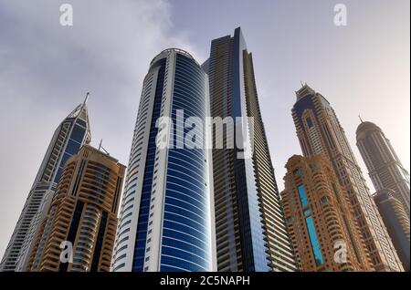 Grattacieli moderni e di lusso nel centro della città di Dubai, Emirati Arabi Uniti Foto Stock