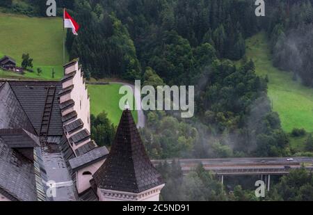 Visita al castello di Hohenwerfen a Salzkammergut, Austria Foto Stock