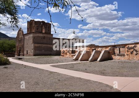 Missione di Tumacacori vicino a Tubac Arizona costruita dagli spagnoli nel 1700 Foto Stock