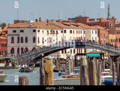 Venezia, Italia - 20 giugno 2017: Architettura di Venezia lungo il Canal Grande Foto Stock