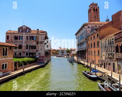 Venezia, Italia - 20 giugno 2017: Architettura di Venezia lungo il Canal Grande Foto Stock