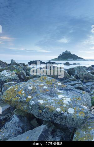 Tramonto al St Michael's Mount in Cornovaglia. Foto Stock