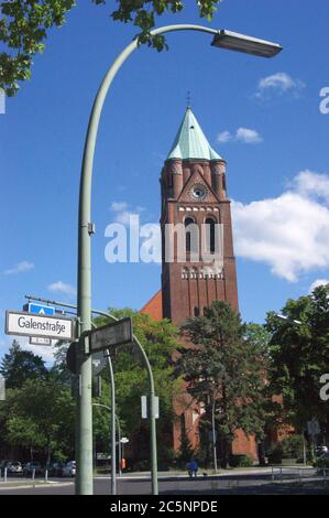 Die Kirche 'aria, Hilfe der Christen' in der Flankenschanze Ecke Galenstraße a Berlino-Spandau. Foto Stock