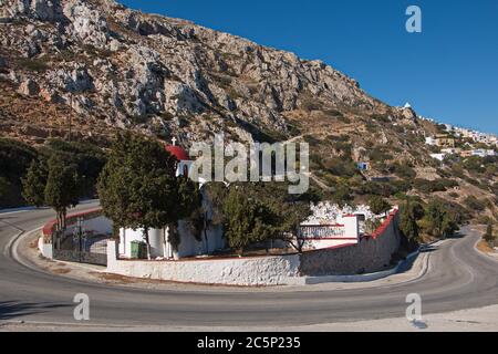 Chiesa e cimitero vicino Menetes su Karpathos in Grecia, Europa Foto Stock