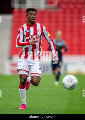 4 luglio 2020; Bet365 Stadium, Stoke, Staffordshire, Inghilterra; Campionato inglese di calcio, Stoke City contro Barnsley; Tirese Campbell di Stoke City Foto Stock