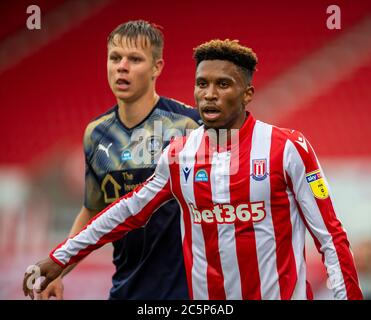 4 luglio 2020; Bet365 Stadium, Stoke, Staffordshire, Inghilterra; Campionato inglese di calcio, Stoke City contro Barnsley; Tirese Campbell di Stoke City Foto Stock