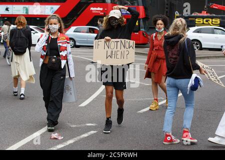 La protesta contro la Black Lives a Londra in solidarietà per l'uccisione illegale di George Floyd da parte della polizia a Minneapolis. Caratterizzato: Atmosfera dove: Londra, Regno Unito quando: 03 Giu 2020 credito: Mario Mitsis/WENN.com Foto Stock
