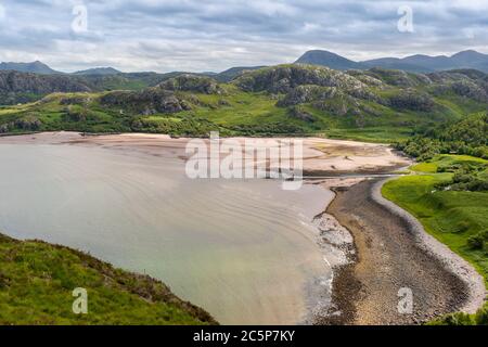 GRUINARD BAY E BEACH ROSS E CROMARTY WEST COAST SCOZIA ALL'INIZIO DELL'ESTATE Foto Stock