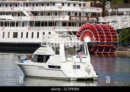 Battello a Vapore Delta King sul fiume Sacramento, Old Town Sacramento, California, Stati Uniti d'America Foto Stock