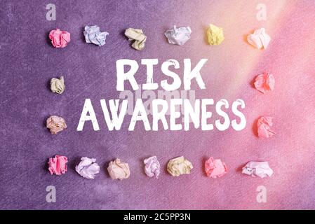 Scrittura manuale del testo consapevolezza del rischio. Fattori concettuali di riconoscimento delle foto che possono causare un effetto di vita accessori di carta con SM digitale Foto Stock