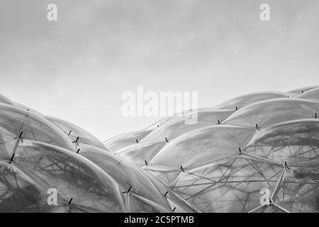 Biomie geodetiche all'Eden Project di Cornovaglia, Regno Unito Foto Stock