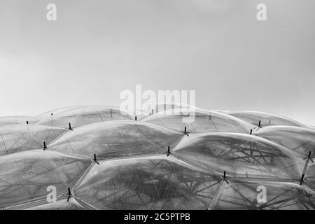 Biomie geodetiche all'Eden Project di Cornovaglia, Regno Unito Foto Stock