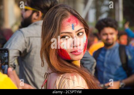 ritratto colorato di uno studente alla rabindra bharati università kolkata Foto Stock