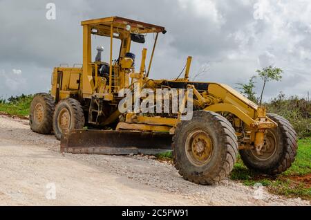 Motorgrader parcheggiato sul cantiere Foto Stock