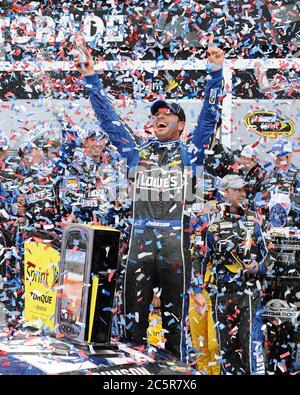 DAYTONA BEACH, FL - FEBBRAIO 24: Jimmie Johnson vince la 55a edizione del Daytona 500 al Daytona International Speedway il 24 Febbraio 2013 a Daytona Beach, Florida. Persone: Jimmie Johnson Credit: Storms Media Group/Alamy Live News Foto Stock