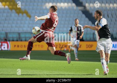 Torino, Italia. 04luglio 2020. Andrea Belotti di Torino in azione durante la Serie A Football Match Juventus FC vs Torino. Juventus ha vinto 4-1, allo stadio Allianz di Torino (Foto di Alberto Gandolfo/Pacific Press) Credit: Pacific Press Agency/Alamy Live News Foto Stock